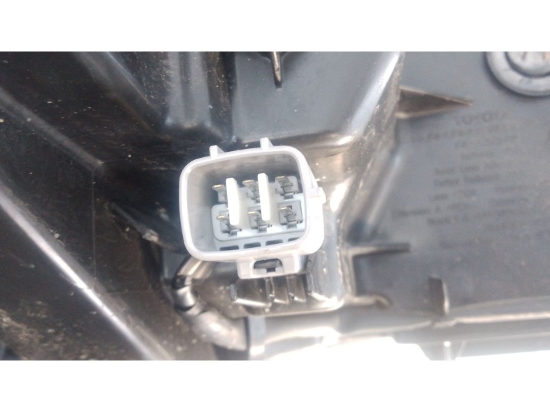 Recambio de faro derecho para toyota c-hr hybrid active referencia OEM IAM   