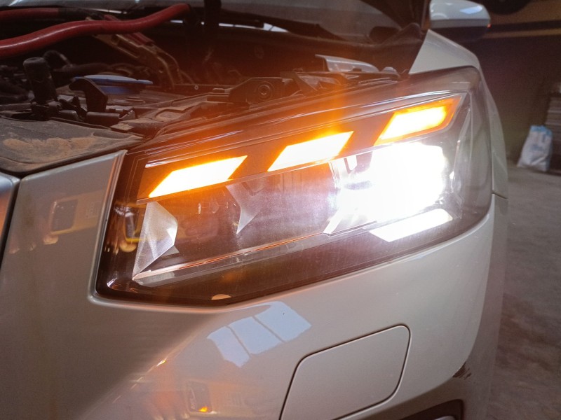 Recambio de faro izquierdo xenon para audi q2 (gab, gag) 30 tdi referencia OEM IAM   