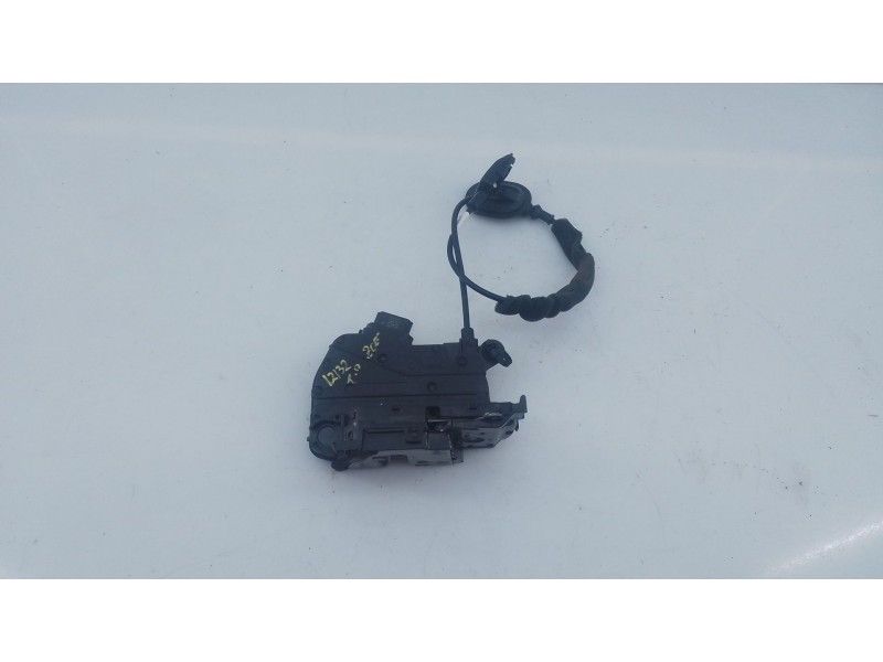 Recambio de cerradura puerta trasera derecha para renault zoe bose referencia OEM IAM   