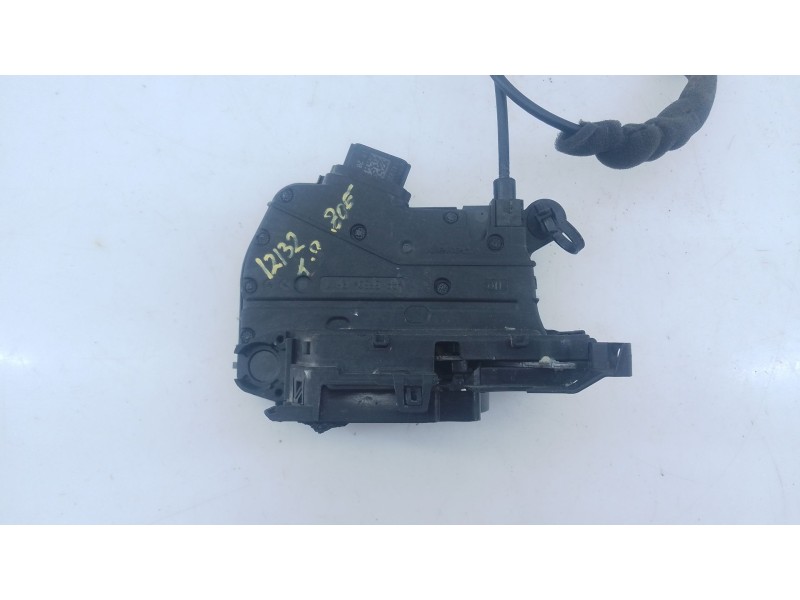 Recambio de cerradura puerta trasera derecha para renault zoe bose referencia OEM IAM   