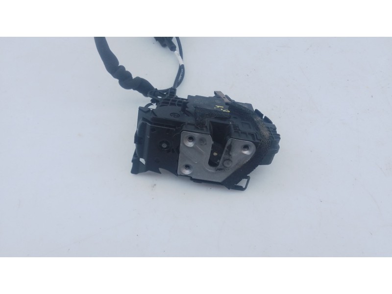 Recambio de cerradura puerta trasera derecha para renault zoe bose referencia OEM IAM   