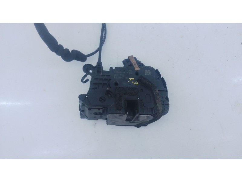 Recambio de cerradura puerta trasera derecha para renault zoe bose referencia OEM IAM   