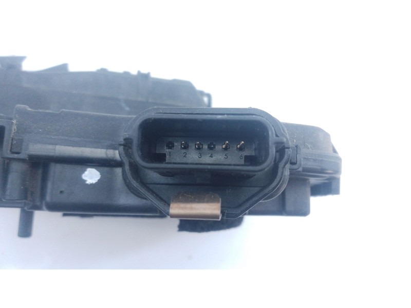 Recambio de cerradura puerta trasera derecha para renault zoe bose referencia OEM IAM   