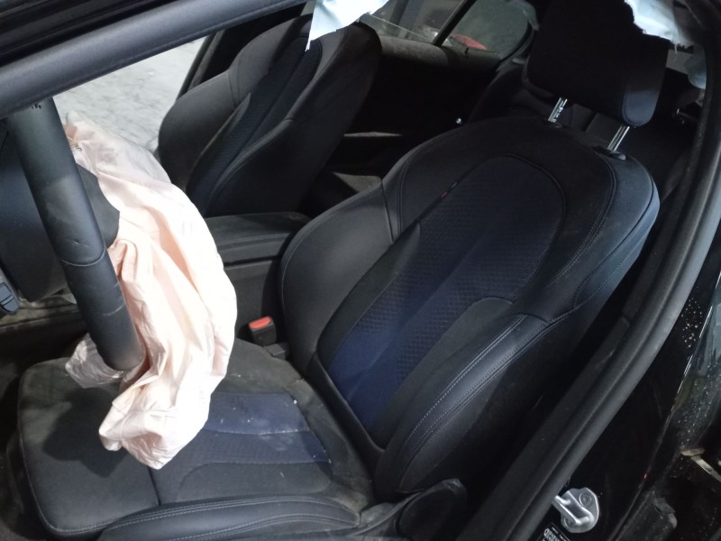 bmw 1 (f40) del año 2024