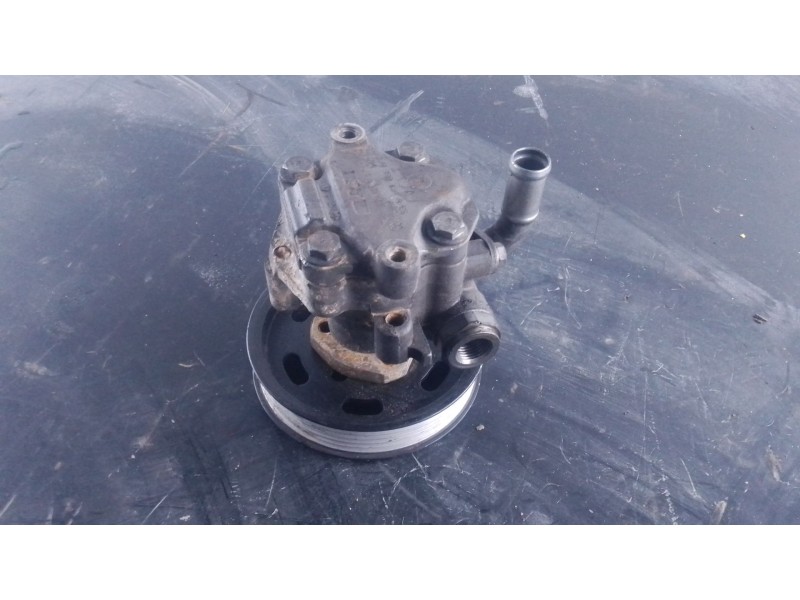 Recambio de bomba direccion para volkswagen caddy iii monospace (2kb, 2kj, 2cb, 2cj) 1.9 tdi referencia OEM IAM   