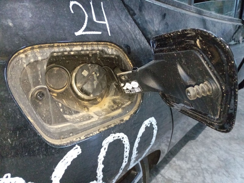 Recambio de tapa exterior combustible para bmw 1 (f40) 118 i referencia OEM IAM   