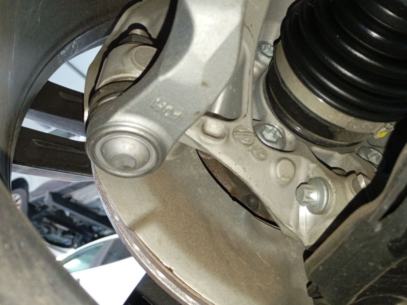 Recambio de mangueta delantera izquierda para bmw 1 (f40) 118 i referencia OEM IAM   