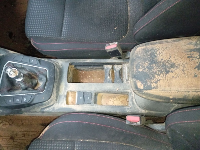 Recambio de consola central para ford focus iv (hn) 1.0 ecoboost referencia OEM IAM   