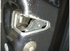 CERRADURA PUERTA TRASERA DERECHA 