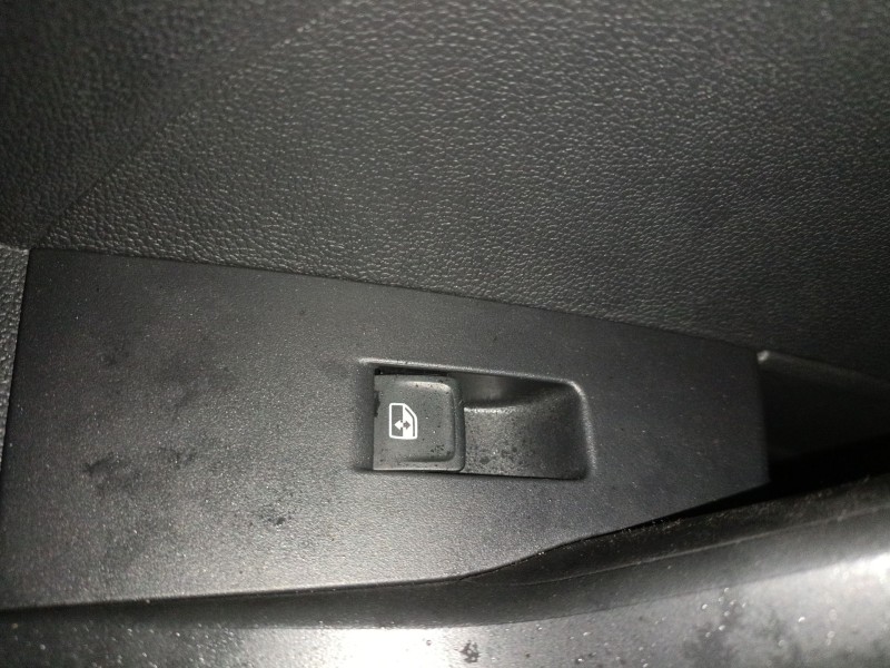 Recambio de mando elevalunas trasero izquierdo para volkswagen t-cross (c11, d31) 1.0 tsi referencia OEM IAM   