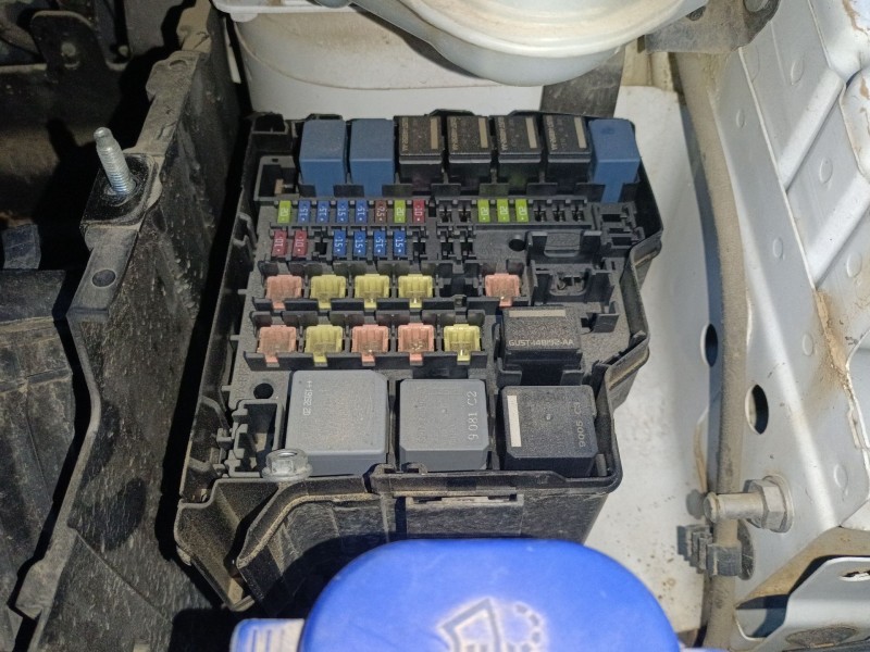 Recambio de caja reles / fusibles para ford transit courier b460 furgoneta/monovolumen 1.5 tdci referencia OEM IAM   