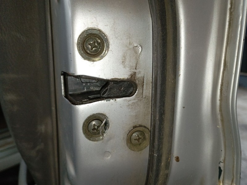 Recambio de cerradura puerta delantera derecha para suzuki grand vitara i (ft, ht) 2.0 td 4x4 (sq 420d) referencia OEM IAM   