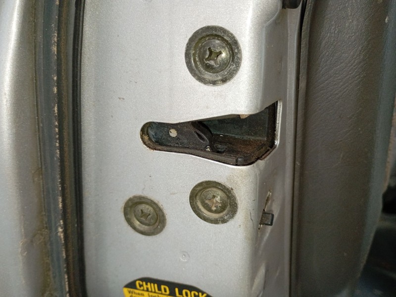 Recambio de cerradura puerta trasera izquierda para suzuki grand vitara i (ft, ht) 2.0 td 4x4 (sq 420d) referencia OEM IAM   