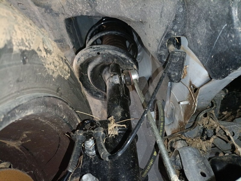 Recambio de amortiguador delantero izquierdo para renault clio iv (bh_) 1.2 16v referencia OEM IAM   