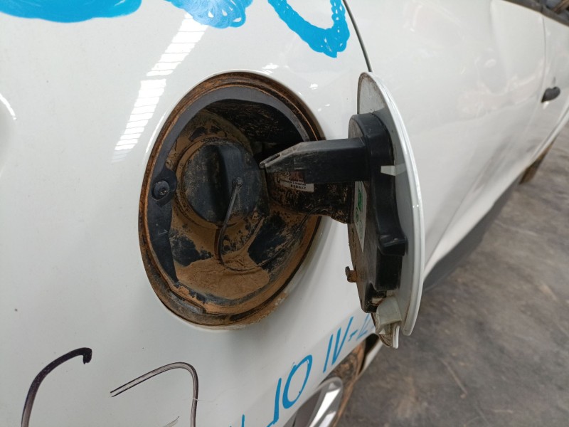 Recambio de tapa exterior combustible para renault clio iv (bh_) 1.2 16v referencia OEM IAM   