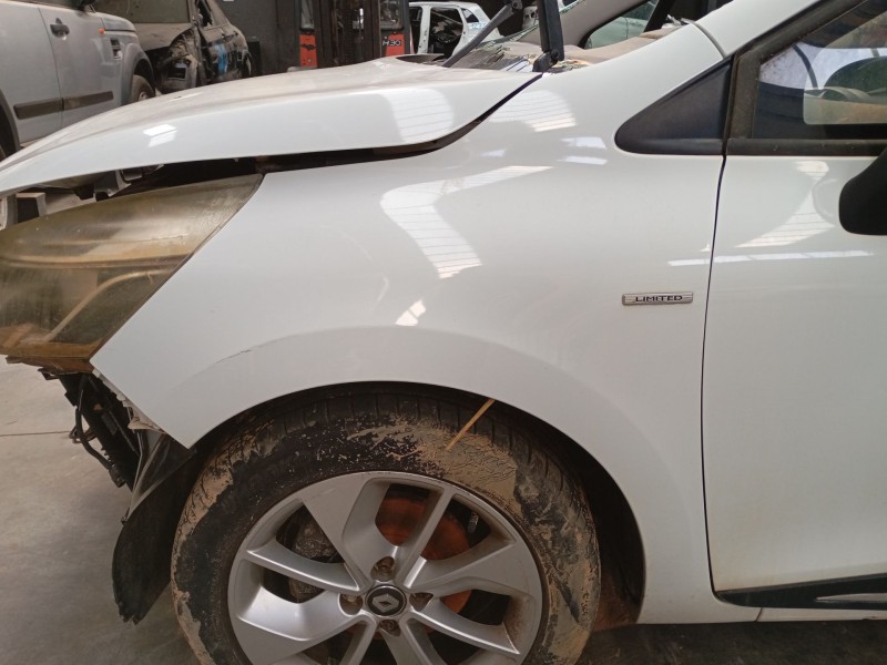 Recambio de aleta delantera izquierda para renault clio iv (bh_) 0.9 tce 90 referencia OEM IAM   