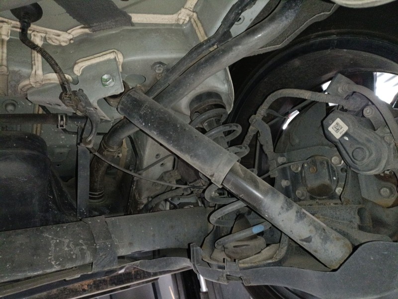 Recambio de amortiguador trasero derecho para renault kadjar (ha_, hl_) 1.6 dci 130 referencia OEM IAM   