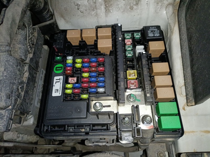 Recambio de caja reles / fusibles para hyundai tucson (tl, tle) 1.7 crdi referencia OEM IAM 1898009600  