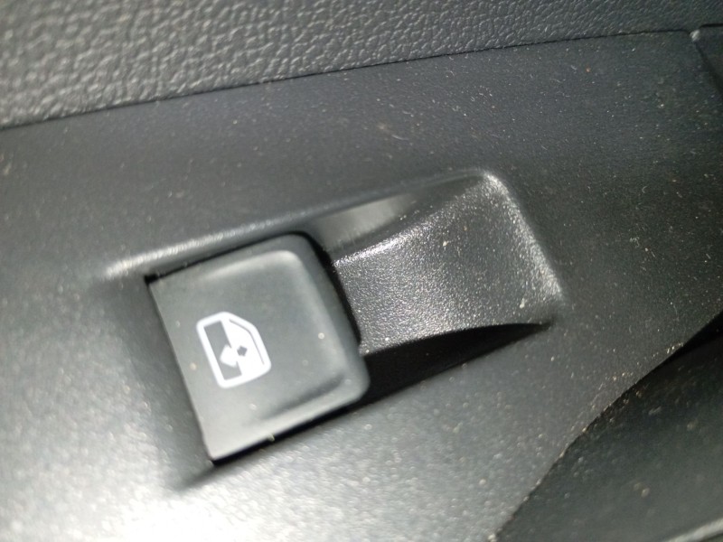 Recambio de mando elevalunas trasero izquierdo para volkswagen t-cross (c11, d31) 1.0 tsi referencia OEM IAM   