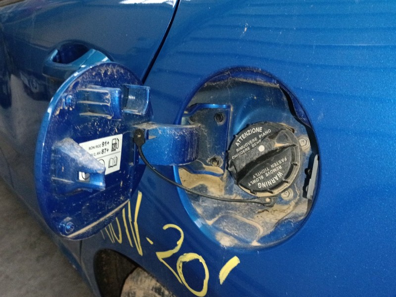 Recambio de tapa exterior combustible para kia rio iv (yb, sc, fb) 1.2 cvvt referencia OEM IAM   