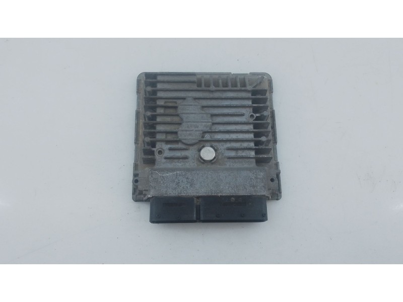 Recambio de centralita motor uce para volkswagen golf vi (5k1) 1.6 tdi referencia OEM IAM   