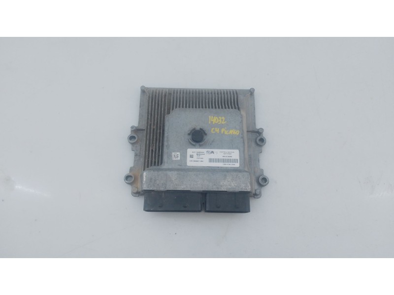 Recambio de centralita motor uce para citroën c4 picasso ii 1.2 thp 130 referencia OEM IAM 9823238580  