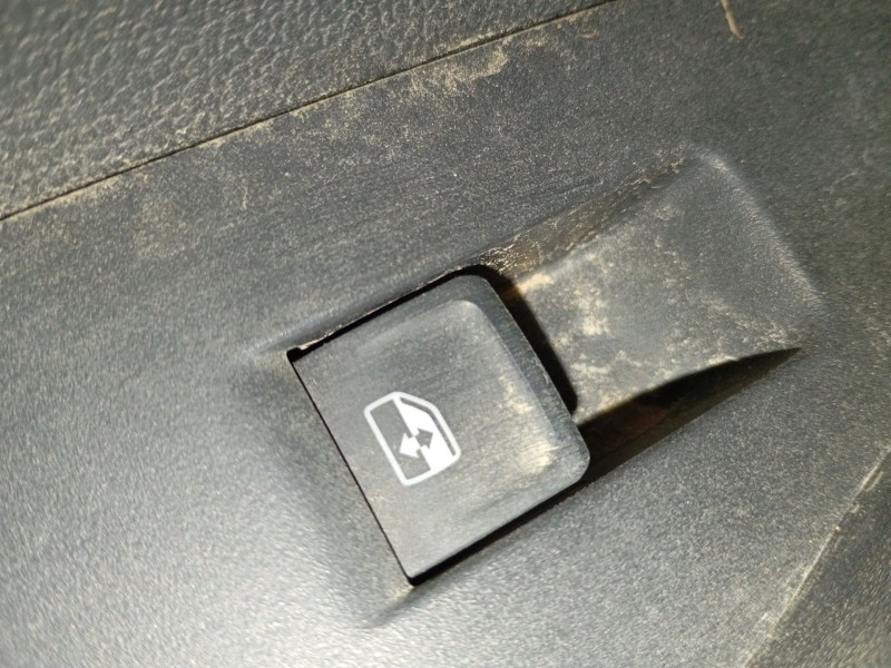 Recambio de mando elevalunas trasero izquierdo para volkswagen t-cross (c11, d31) 1.0 tsi referencia OEM IAM   