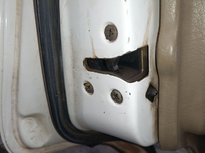 Recambio de cerradura puerta trasera izquierda para nissan terrano ii (r20) 2.7 tdi 4wd referencia OEM IAM   