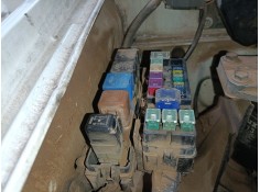 CAJA RELES / FUSIBLES 