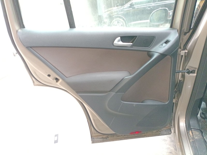 Recambio de guarnecido puerta trasera izquierda para volkswagen tiguan (5n_) 2.0 tdi referencia OEM IAM   