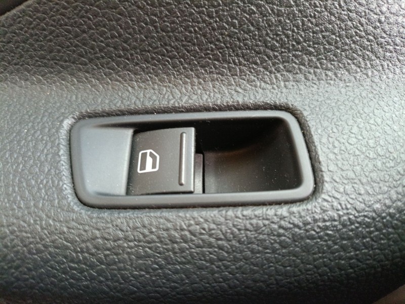 Recambio de mando elevalunas trasero izquierdo para volkswagen tiguan (5n_) 2.0 tdi referencia OEM IAM   