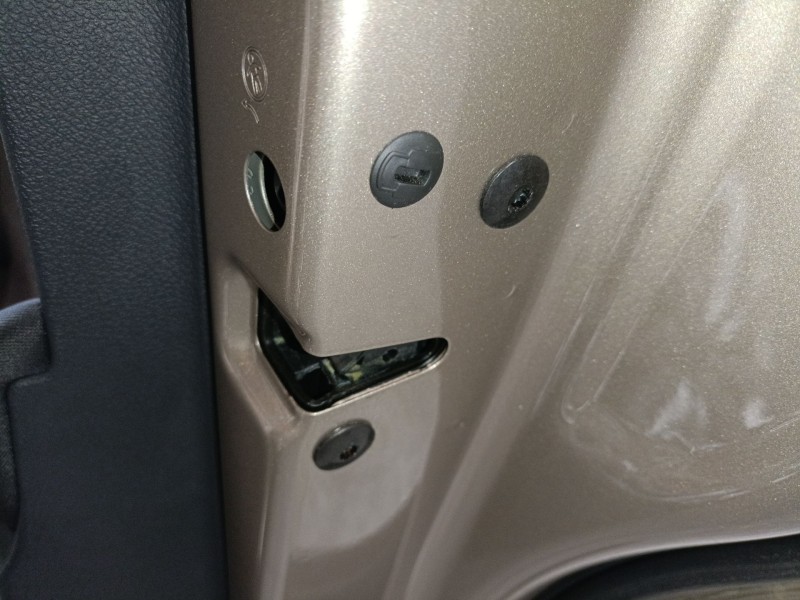 Recambio de cerradura puerta trasera derecha para volkswagen tiguan (5n_) 2.0 tdi referencia OEM IAM   