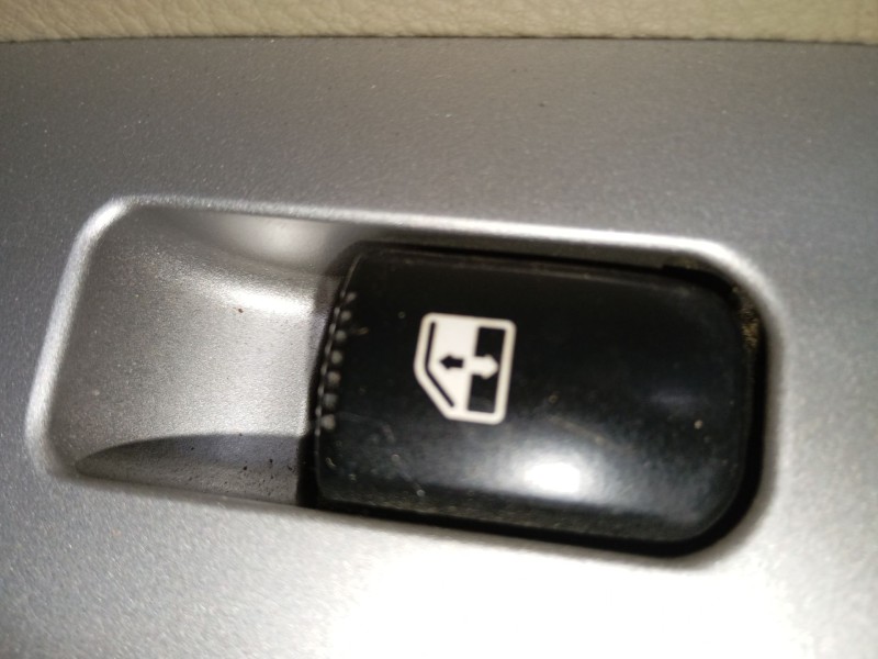 Recambio de mando elevalunas trasero derecho para hyundai santa fé ii (cm) 2.2 crdi 4x4 referencia OEM IAM   