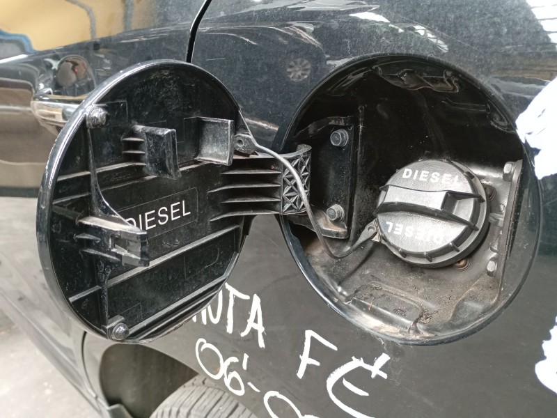 Recambio de tapa exterior combustible para hyundai santa fé ii (cm) 2.2 crdi 4x4 referencia OEM IAM   