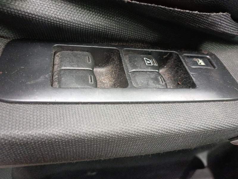 Recambio de mando elevalunas delantero izquierdo para nissan qashqai i (j10, nj10) 2.0 dci a las 4 ruedas referencia OEM IAM   