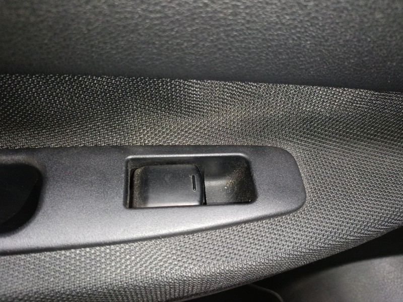 Recambio de mando elevalunas trasero izquierdo para nissan qashqai i (j10, nj10) 2.0 dci a las 4 ruedas referencia OEM IAM   