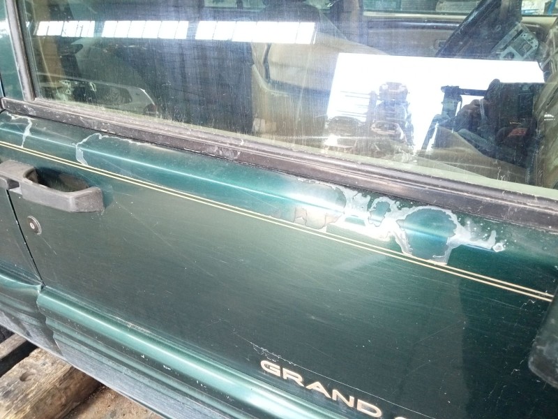 Recambio de puerta delantera derecha para jeep grand cherokee i (zj, zg) 2.5 td laredo referencia OEM IAM   