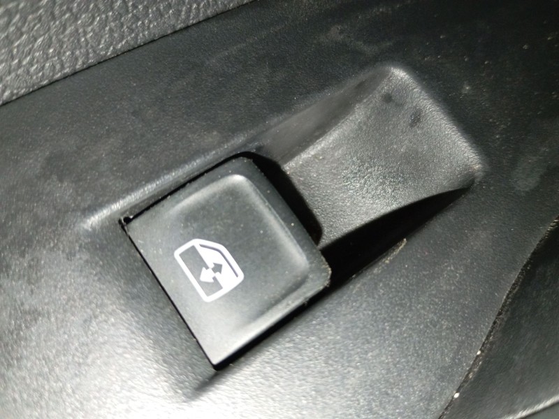 Recambio de mando elevalunas trasero izquierdo para volkswagen t-cross (c11, d31) 1.0 tsi referencia OEM IAM   