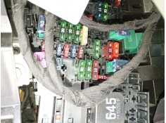 CAJA RELES / FUSIBLES 