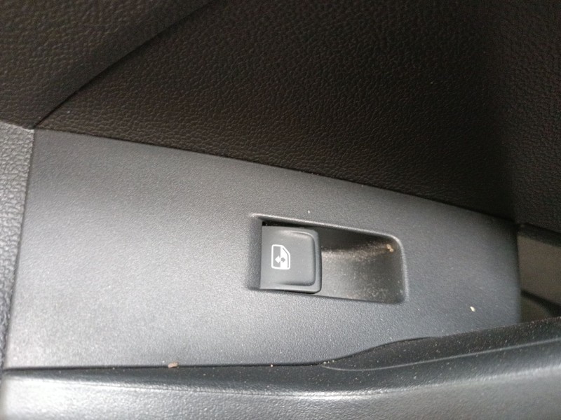 Recambio de mando elevalunas trasero izquierdo para volkswagen t-cross (c11, d31) 1.0 tsi referencia OEM IAM   