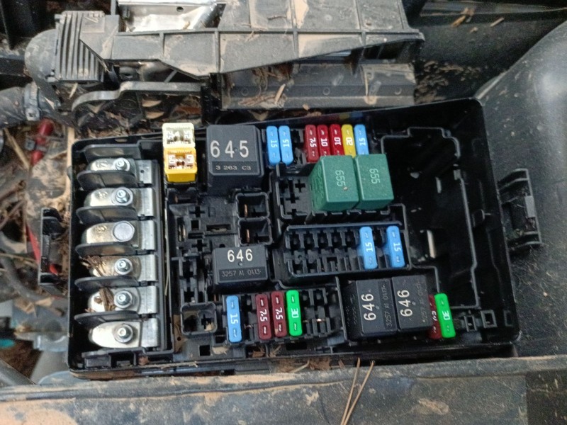 Recambio de caja reles / fusibles para volkswagen t-roc (a11, d11) 1.5 tsi referencia OEM IAM   