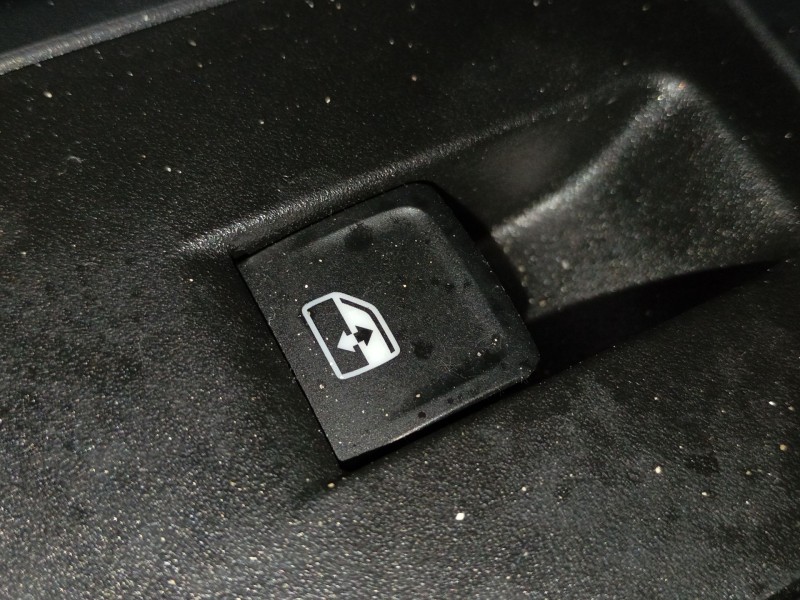 Recambio de mando elevalunas trasero izquierdo para volkswagen t-roc (a11, d11) 1.5 tsi referencia OEM IAM   