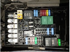 CAJA RELES / FUSIBLES 