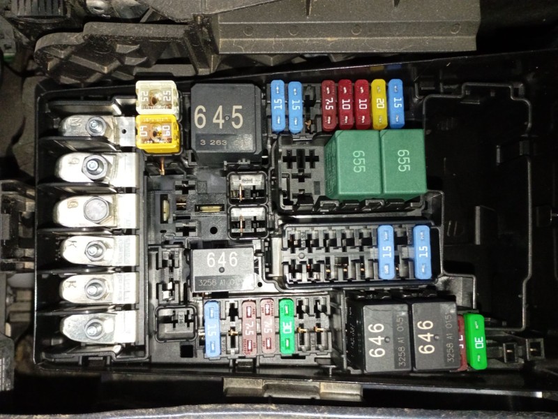 Recambio de caja reles / fusibles para volkswagen t-roc (a11, d11) 1.5 tsi referencia OEM IAM   