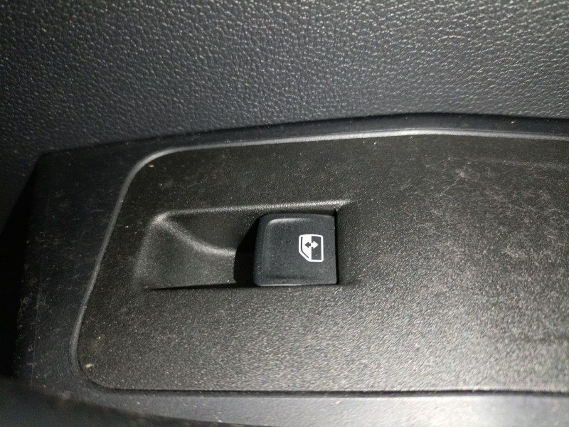 Recambio de mando elevalunas trasero derecho para volkswagen t-roc (a11, d11) 1.5 tsi referencia OEM IAM   