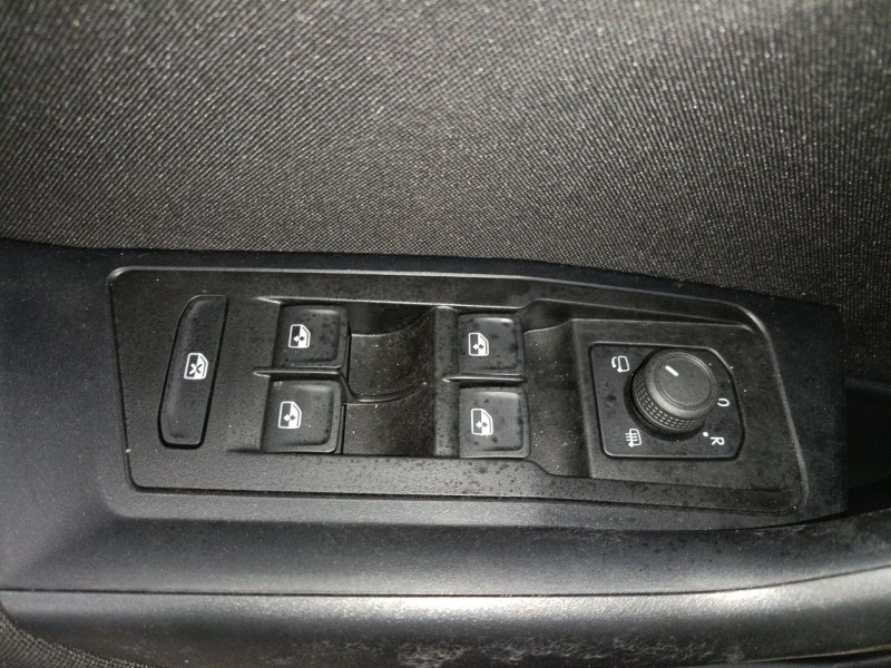 Recambio de mando elevalunas delantero izquierdo para volkswagen t-roc (a11, d11) 1.5 tsi referencia OEM IAM   