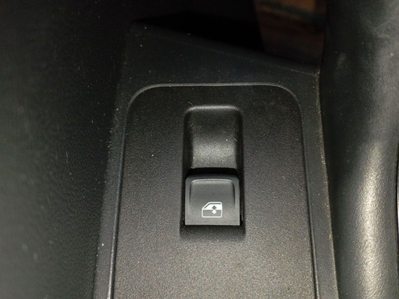 Recambio de mando elevalunas trasero izquierdo para volkswagen t-roc (a11, d11) 1.0 tsi referencia OEM IAM   