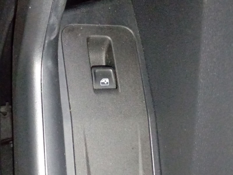 Recambio de mando elevalunas trasero derecho para volkswagen t-roc (a11, d11) 1.0 tsi referencia OEM IAM   