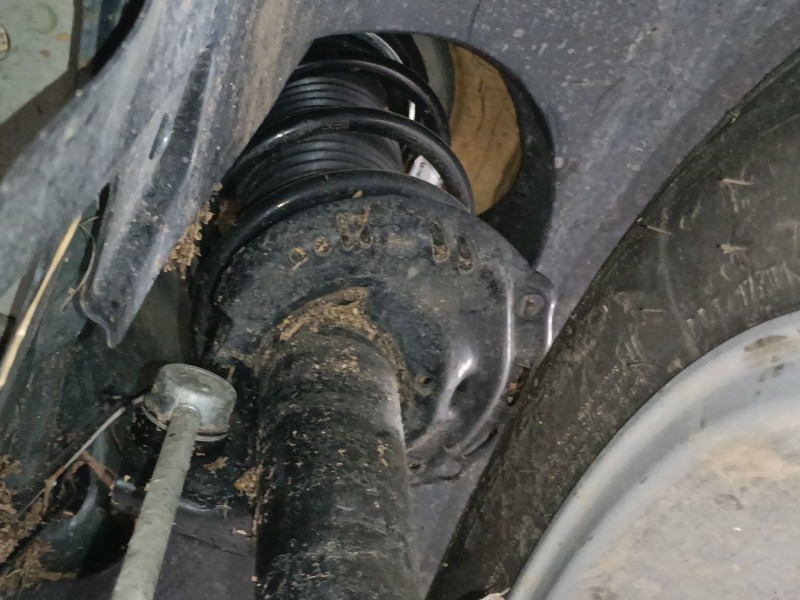 Recambio de amortiguador delantero izquierdo para volkswagen t-roc (a11, d11) 1.5 tsi referencia OEM IAM   