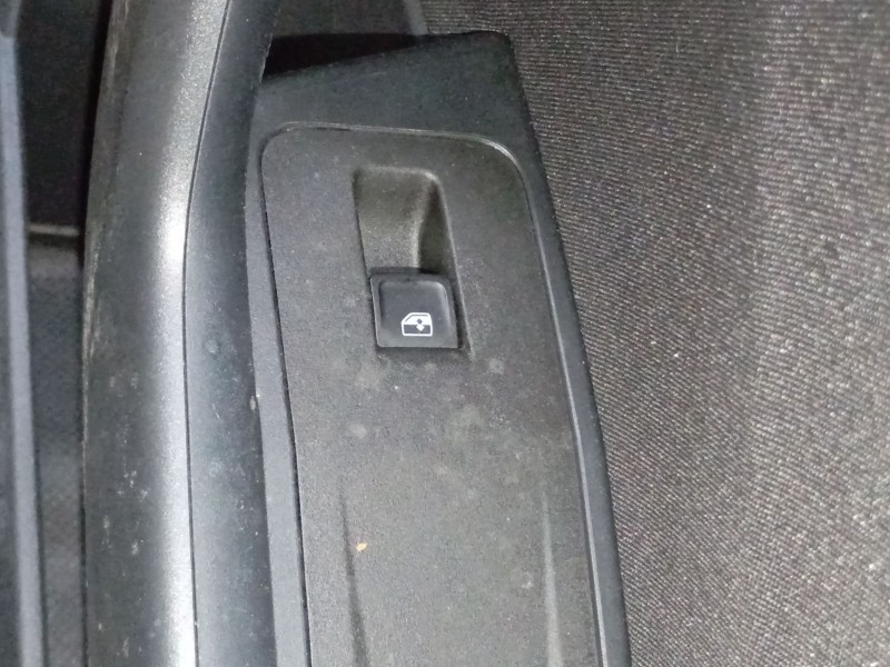 Recambio de mando elevalunas trasero derecho para volkswagen t-roc (a11, d11) 1.5 tsi referencia OEM IAM   